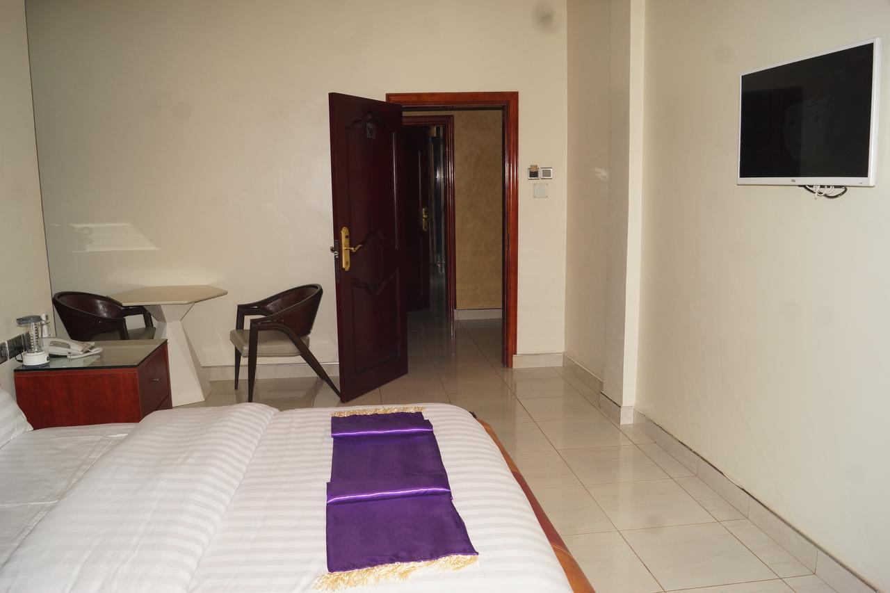 Hotel Ok Кампала Екстериор снимка